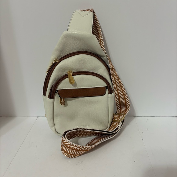 BOSTANTEN Small Sling Bag for Women, Crossbody Bag, Fanny Pack, or Chest Bag. - Picture 4 of 9